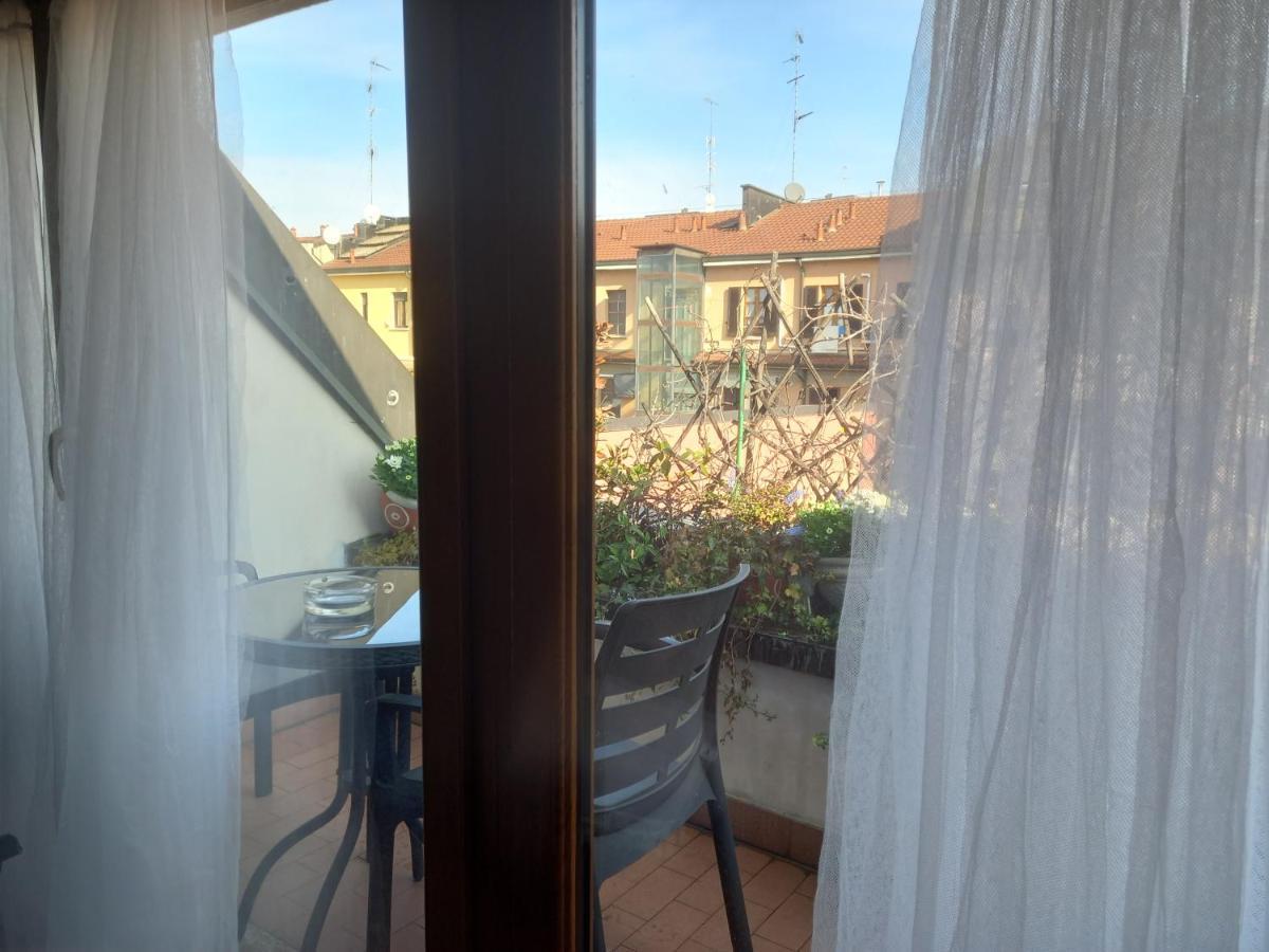 The Boheme Vintage Junior Suite ---- Cozy & Quiet & Comfortable With Private Bathroom & Fully Equipped Kitchenette & Cozy Balcony - Lift To 4Th Floor - Metro' Verde -Green Subway Porta Genova Мілан Екстер'єр фото