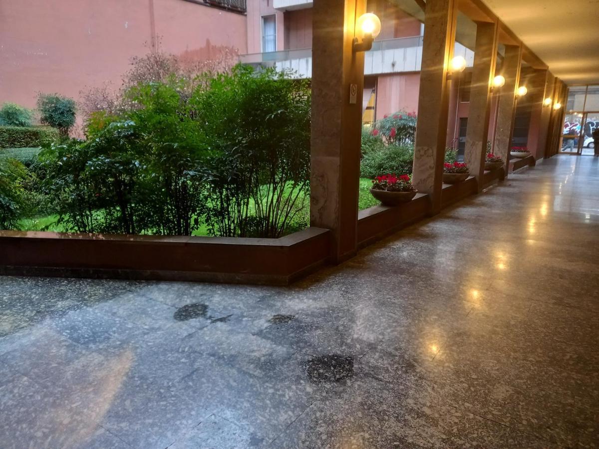 The Boheme Vintage Junior Suite ---- Cozy & Quiet & Comfortable With Private Bathroom & Fully Equipped Kitchenette & Cozy Balcony - Lift To 4Th Floor - Metro' Verde -Green Subway Porta Genova Мілан Екстер'єр фото